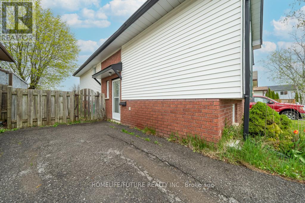 Upper - 453 Crystal Drive, Peterborough (Ashburnham Ward 4), Ontario  K9J 8L3 - Photo 3 - X12579216