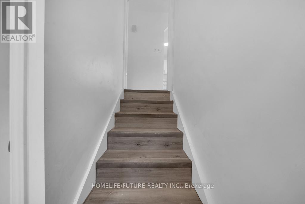 Upper - 453 Crystal Drive, Peterborough (Ashburnham Ward 4), Ontario  K9J 8L3 - Photo 4 - X12579216