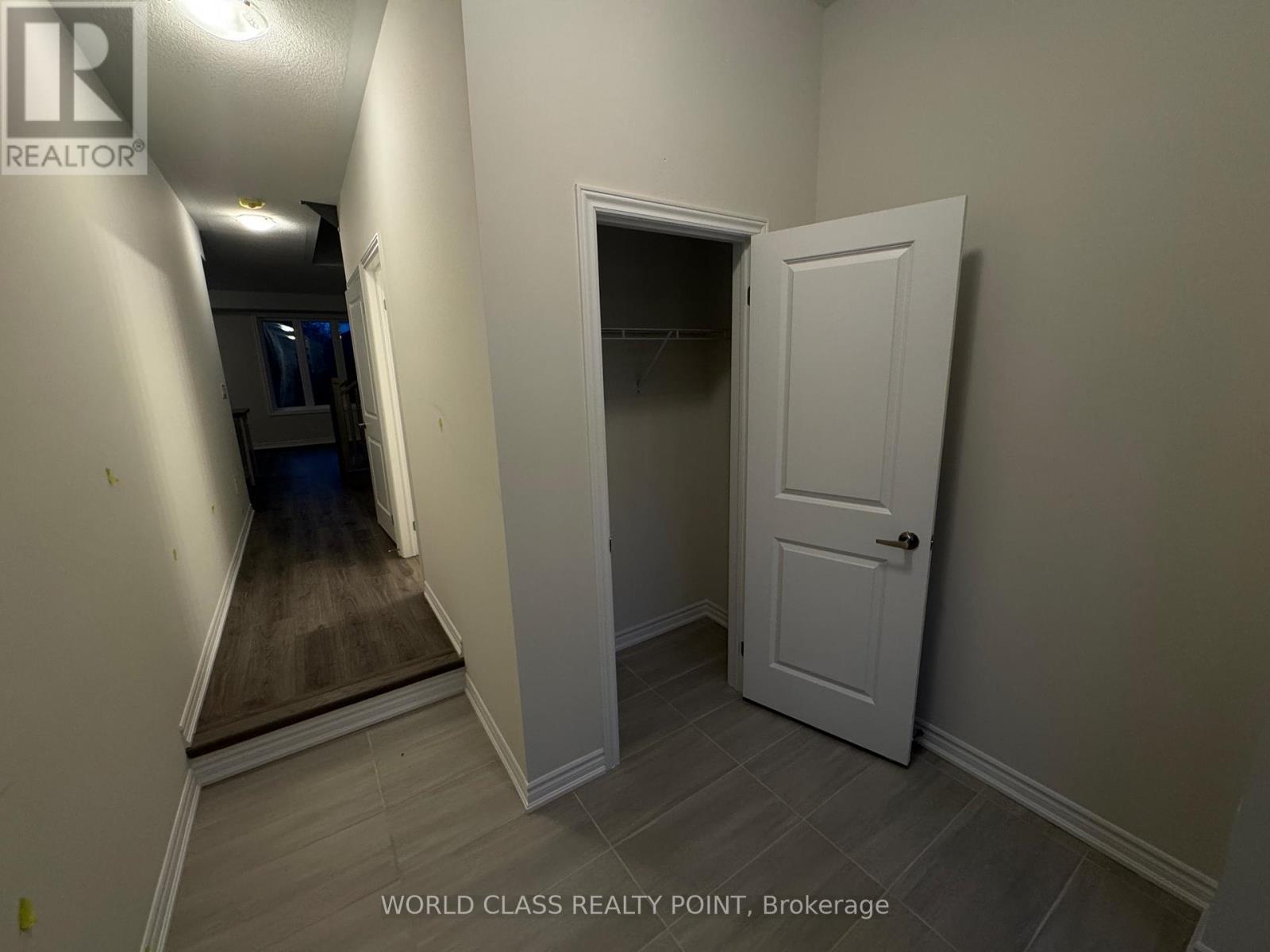 89 Watts Mews, Kawartha Lakes (Lindsay), Ontario  K9V 0T4 - Photo 2 - X12579546