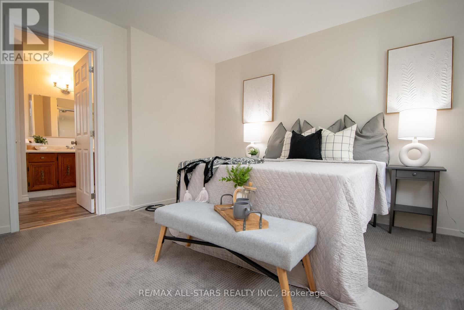 27 Hillside Drive, Kawartha Lakes (Lindsay), Ontario  K9V 1A3 - Photo 16 - X12580142