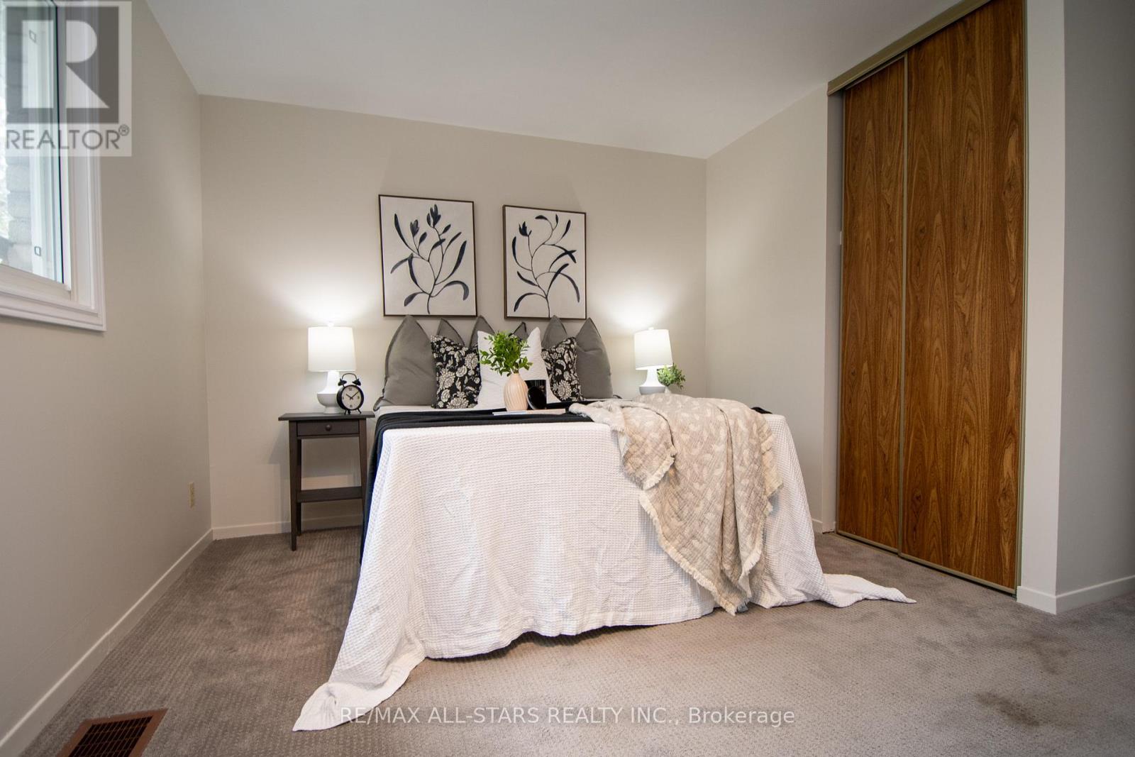 27 Hillside Drive, Kawartha Lakes (Lindsay), Ontario  K9V 1A3 - Photo 18 - X12580142