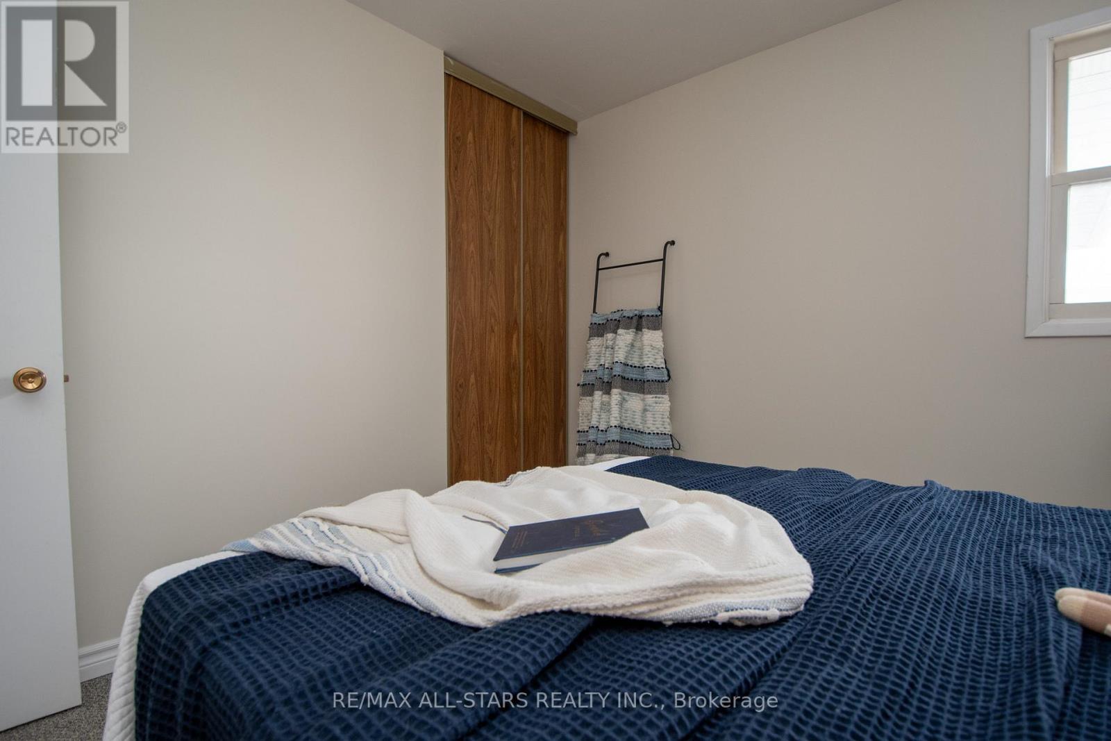 27 Hillside Drive, Kawartha Lakes (Lindsay), Ontario  K9V 1A3 - Photo 21 - X12580142