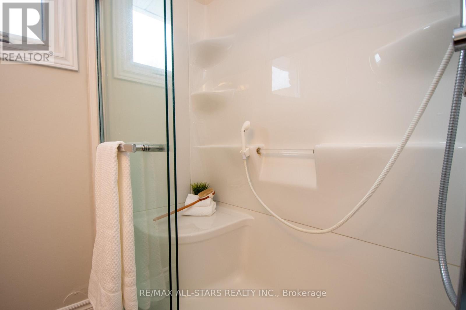 27 Hillside Drive, Kawartha Lakes (Lindsay), Ontario  K9V 1A3 - Photo 24 - X12580142