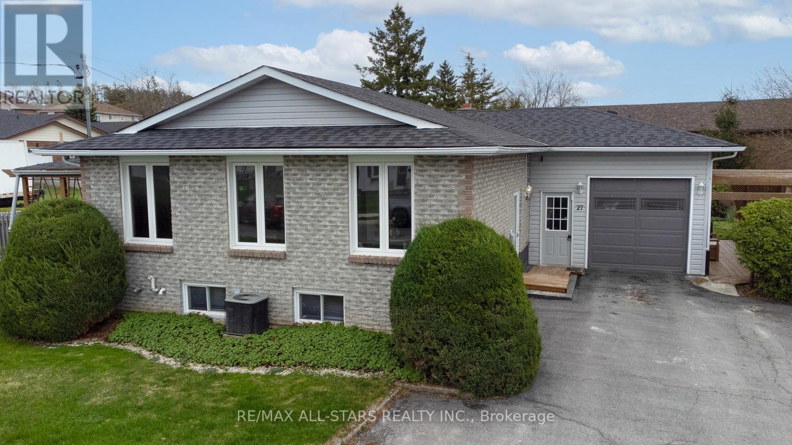 27 Hillside Drive, Kawartha Lakes (Lindsay), Ontario  K9V 1A3 - Photo 3 - X12580142
