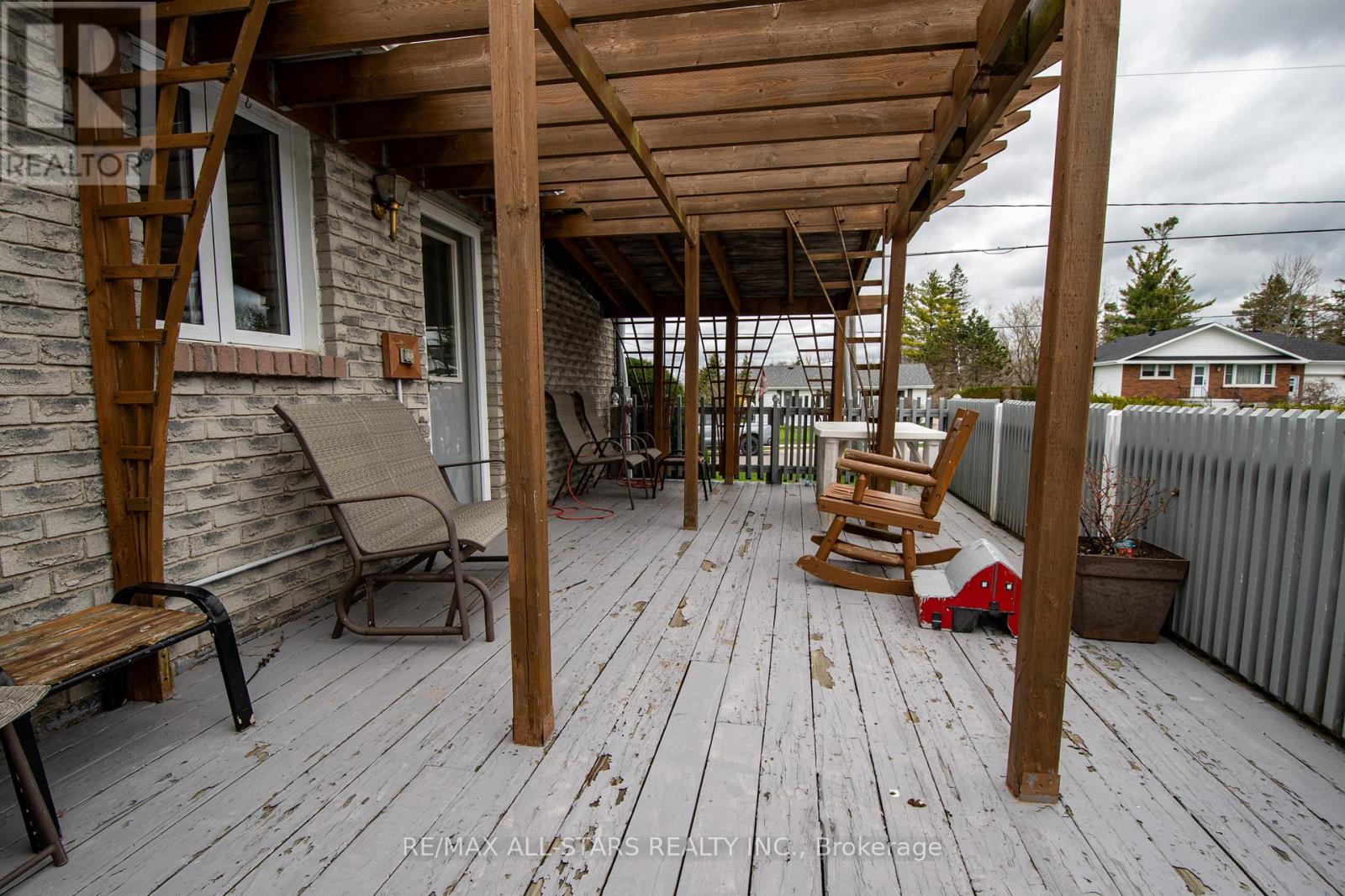 27 Hillside Drive, Kawartha Lakes (Lindsay), Ontario  K9V 1A3 - Photo 32 - X12580142