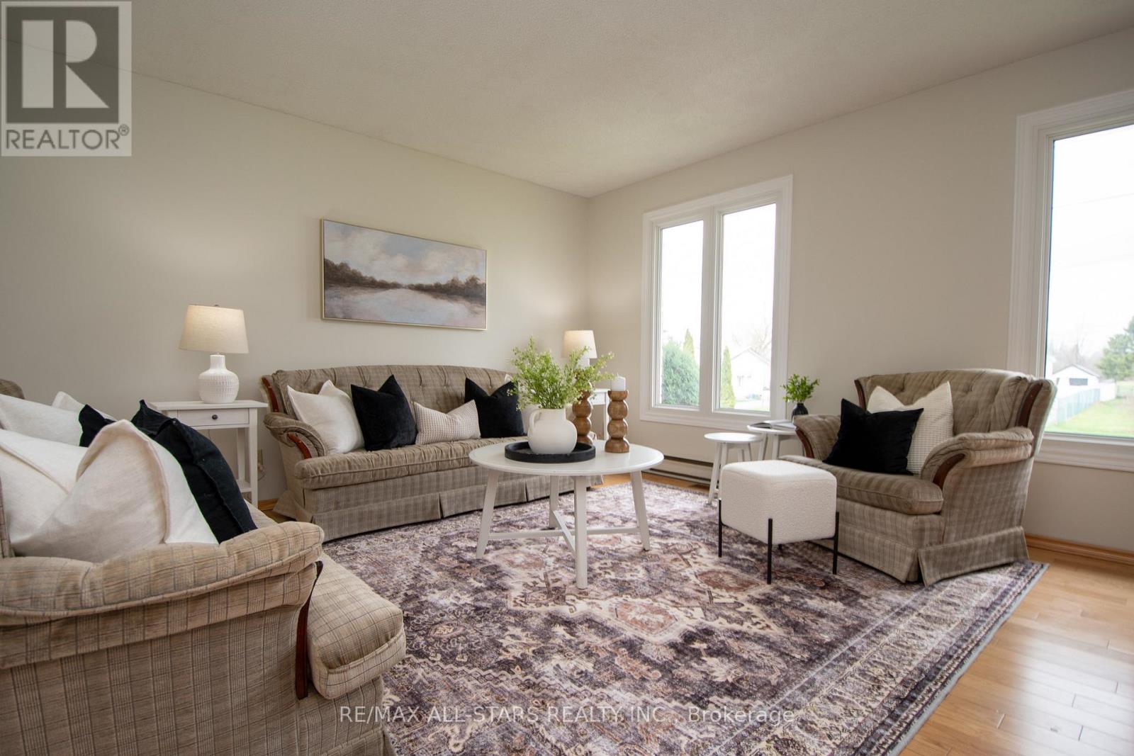 27 Hillside Drive, Kawartha Lakes (Lindsay), Ontario  K9V 1A3 - Photo 7 - X12580142