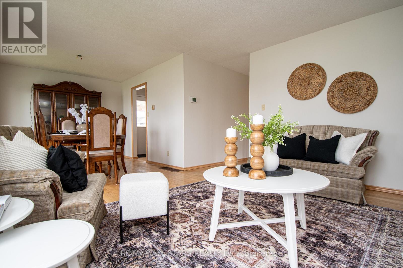 27 Hillside Drive, Kawartha Lakes (Lindsay), Ontario  K9V 1A3 - Photo 8 - X12580142