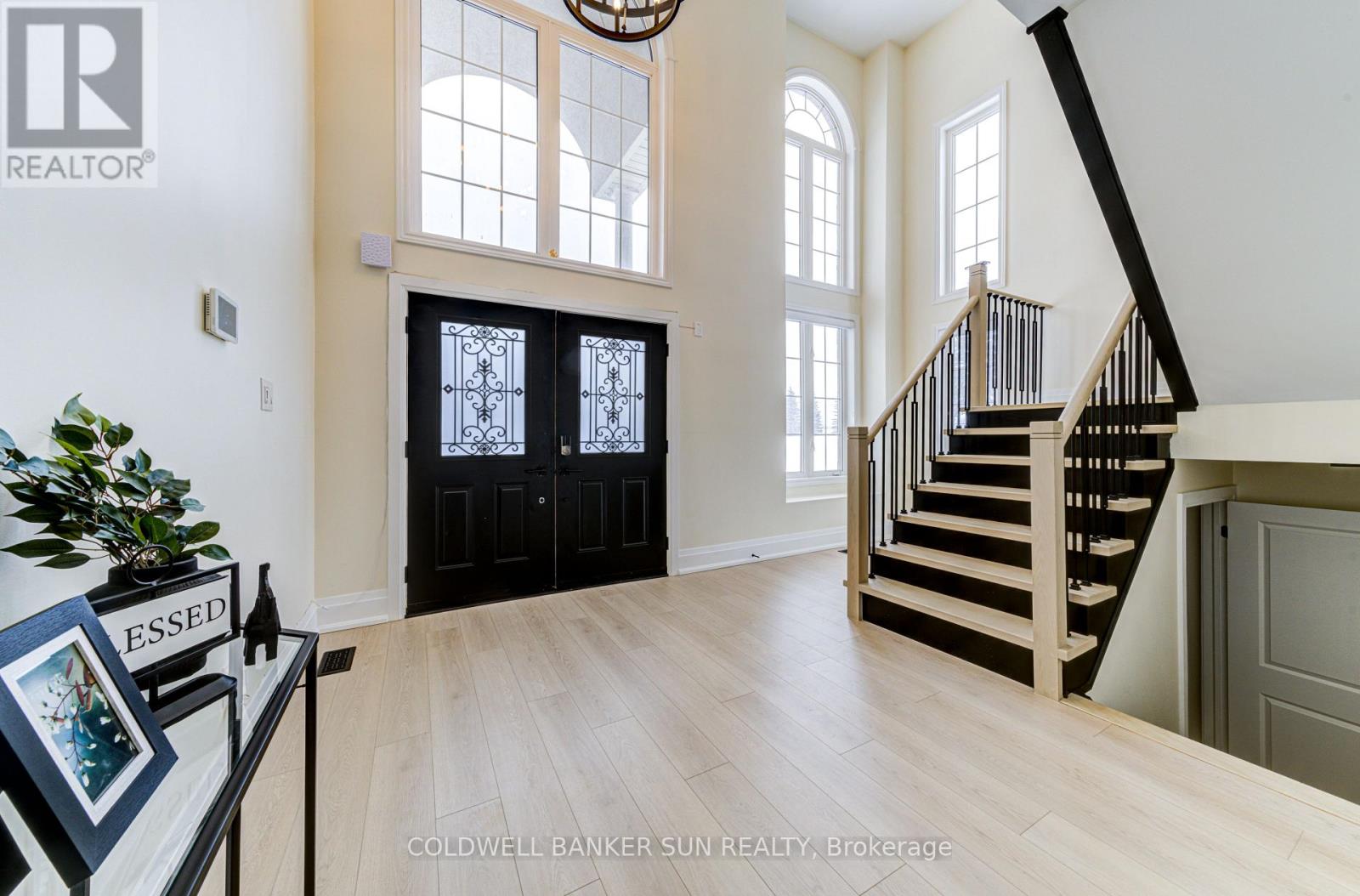 33 Ellis Crescent, Kawartha Lakes (Lindsay), Ontario  K9V 0A5 - Photo 4 - X12580762