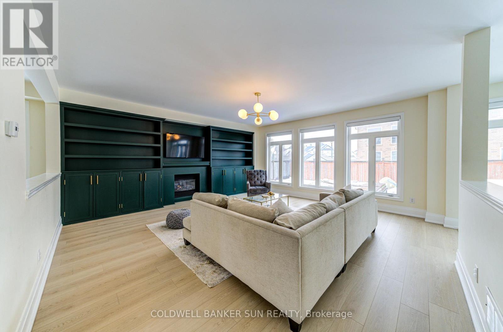 33 Ellis Crescent, Kawartha Lakes (Lindsay), Ontario  K9V 0A5 - Photo 7 - X12580762