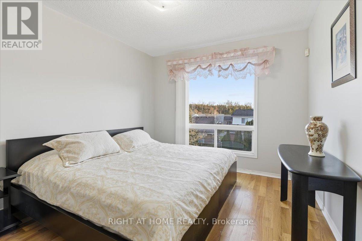 1349 Eagle Crescent, Peterborough (Monaghan Ward 2), Ontario  K9K 2K7 - Photo 11 - X12580860