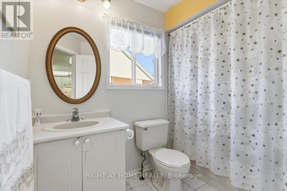 1349 Eagle Crescent, Peterborough (Monaghan Ward 2), Ontario  K9K 2K7 - Photo 8 - X12580860