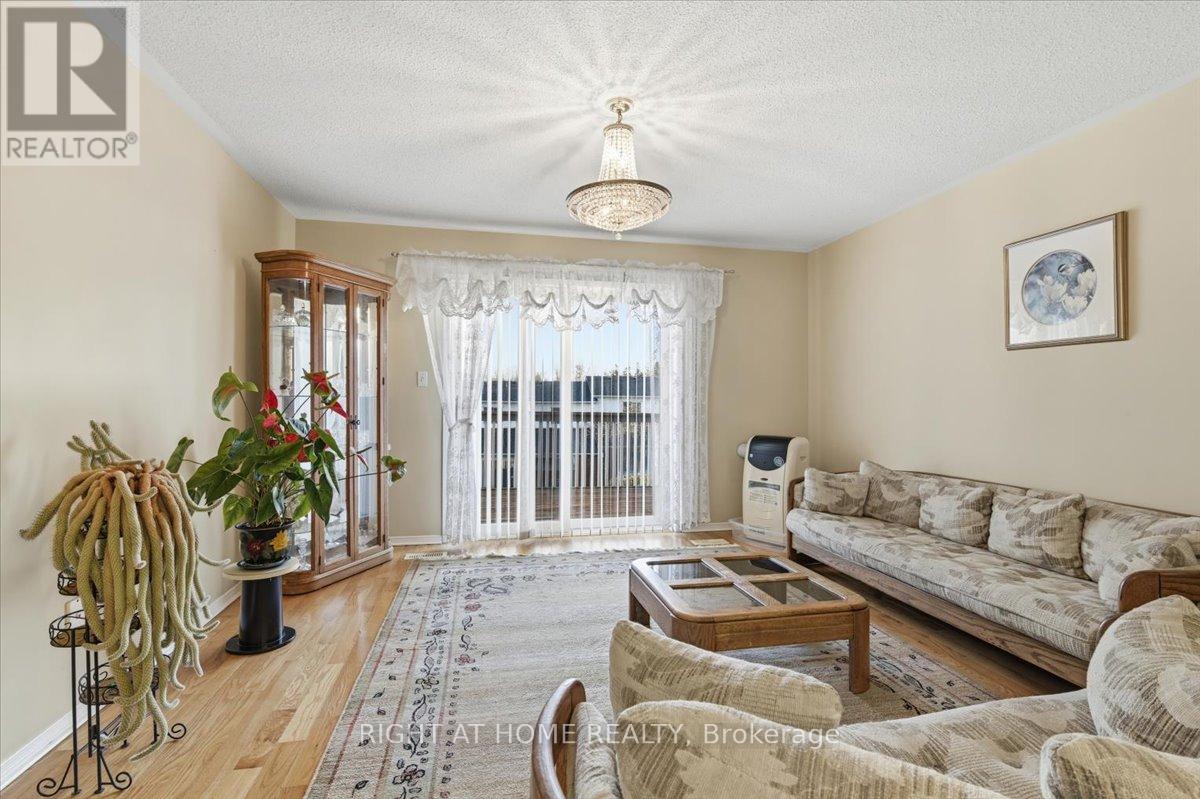 1349 Eagle Crescent, Peterborough (Monaghan Ward 2), Ontario  K9K 2K7 - Photo 9 - X12580860