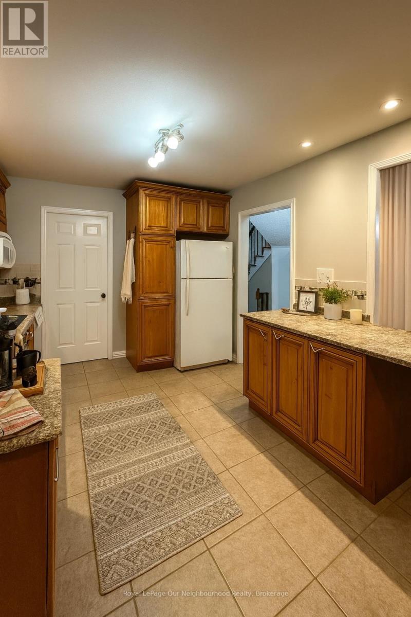 459 Laurie Avenue, Peterborough (Ashburnham Ward 4), Ontario  K9L 1X7 - Photo 4 - X12580944