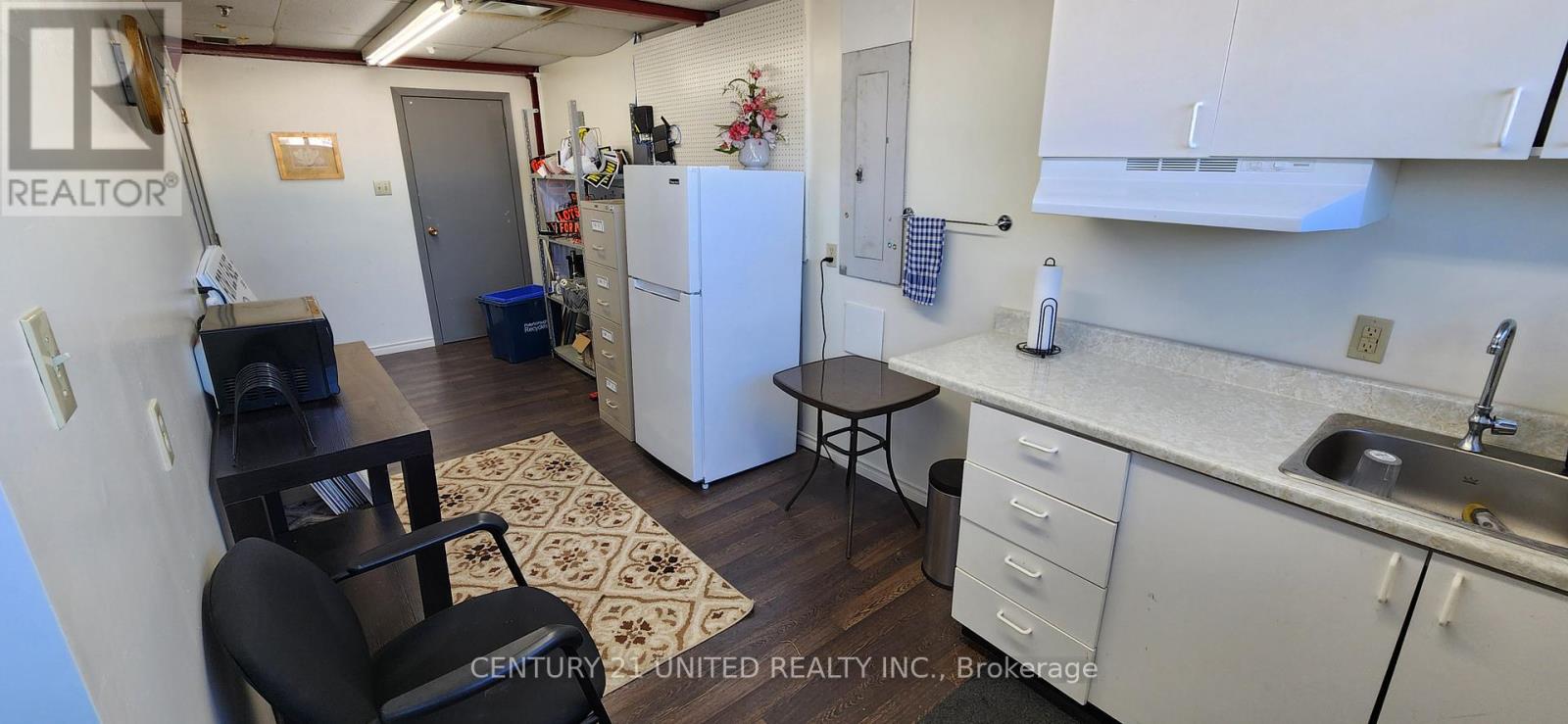 Unit B - 785 The Kingsway, Peterborough (Otonabee Ward 1), Ontario  K9J 6W7 - Photo 6 - X12581168