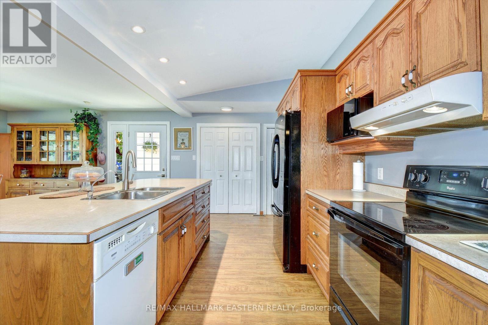 169 East Street, Selwyn, Ontario  K9J 0C5 - Photo 9 - X12581306