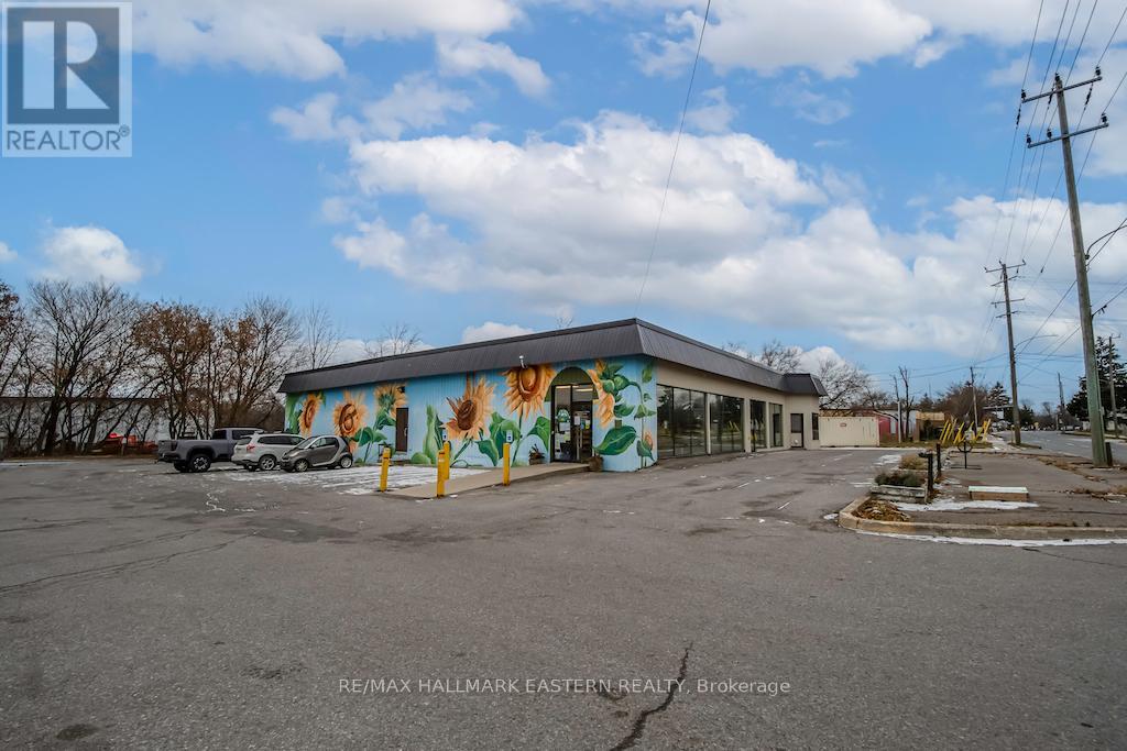 904 Water Street, Peterborough (Northcrest Ward 5), Ontario  K9H 3P3 - Photo 4 - X12582310