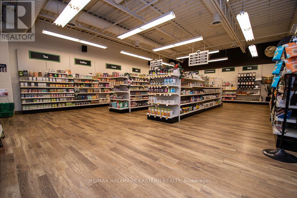 904 Water Street, Peterborough (Northcrest Ward 5), Ontario  K9H 3P3 - Photo 9 - X12582310