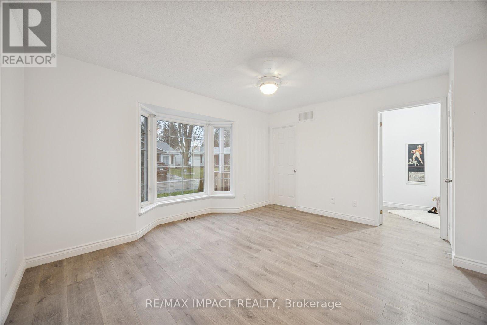 15 Fairway Drive, Clarington (Newcastle), Ontario  L1B 1B3 - Photo 12 - E12582502