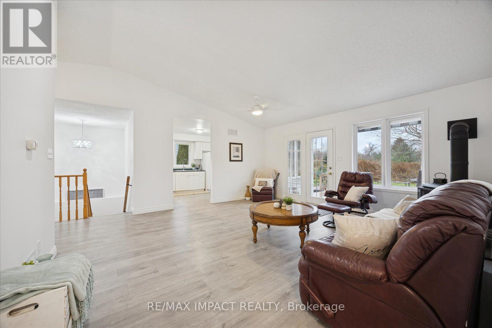 15 Fairway Drive, Clarington (Newcastle), Ontario  L1B 1B3 - Photo 6 - E12582502