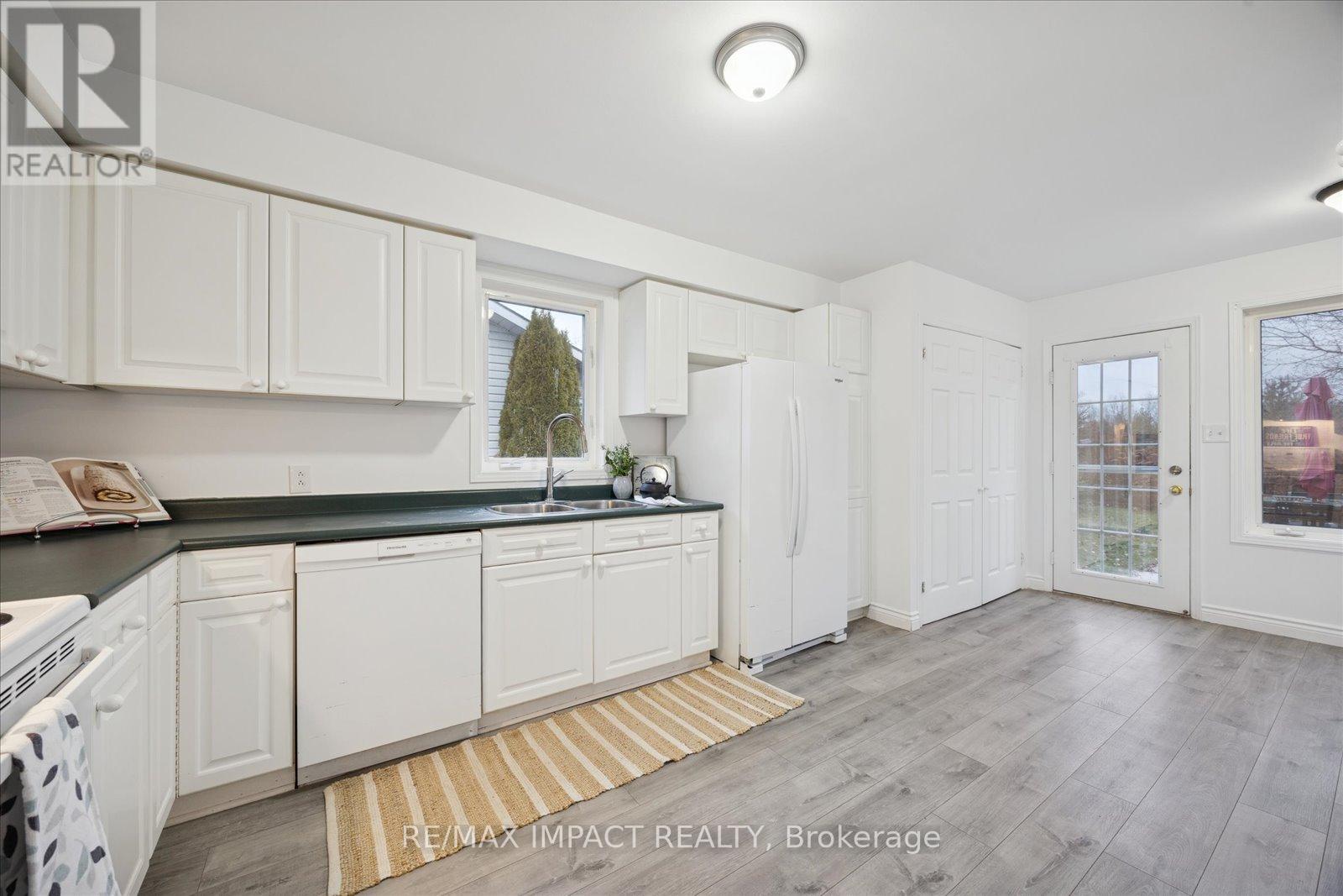 15 Fairway Drive, Clarington (Newcastle), Ontario  L1B 1B3 - Photo 7 - E12582502