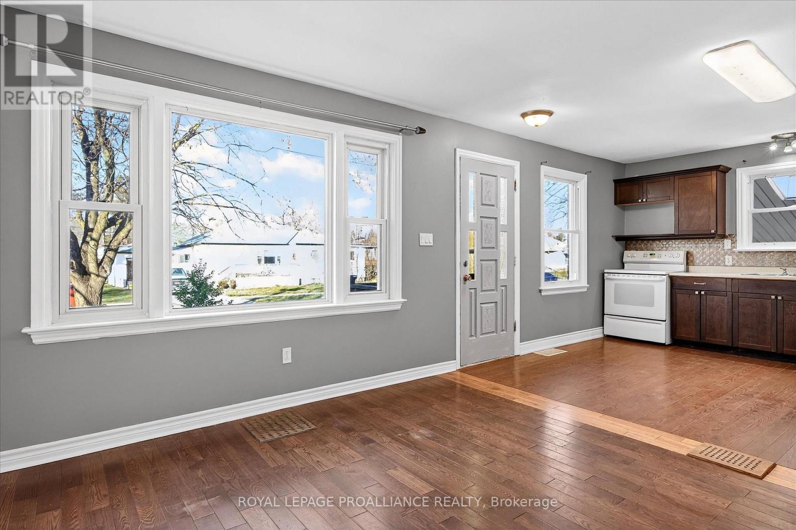 543 Howden Street, Peterborough (Otonabee Ward 1), Ontario  K9J 4B4 - Photo 10 - X12582344