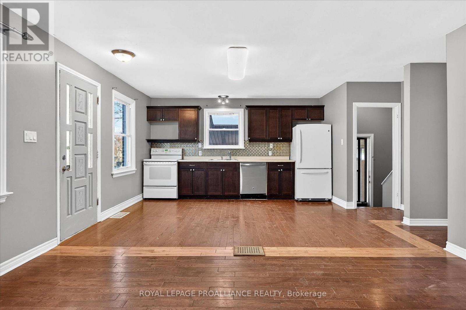 543 Howden Street, Peterborough (Otonabee Ward 1), Ontario  K9J 4B4 - Photo 12 - X12582344