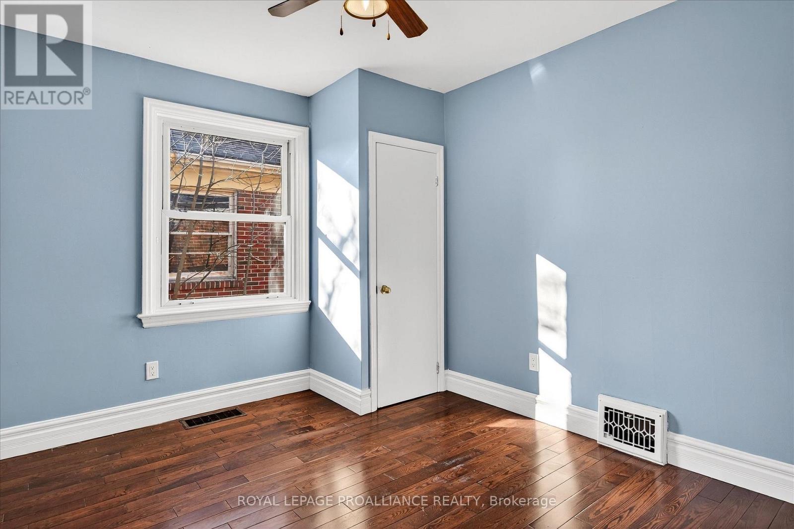 543 Howden Street, Peterborough (Otonabee Ward 1), Ontario  K9J 4B4 - Photo 27 - X12582344