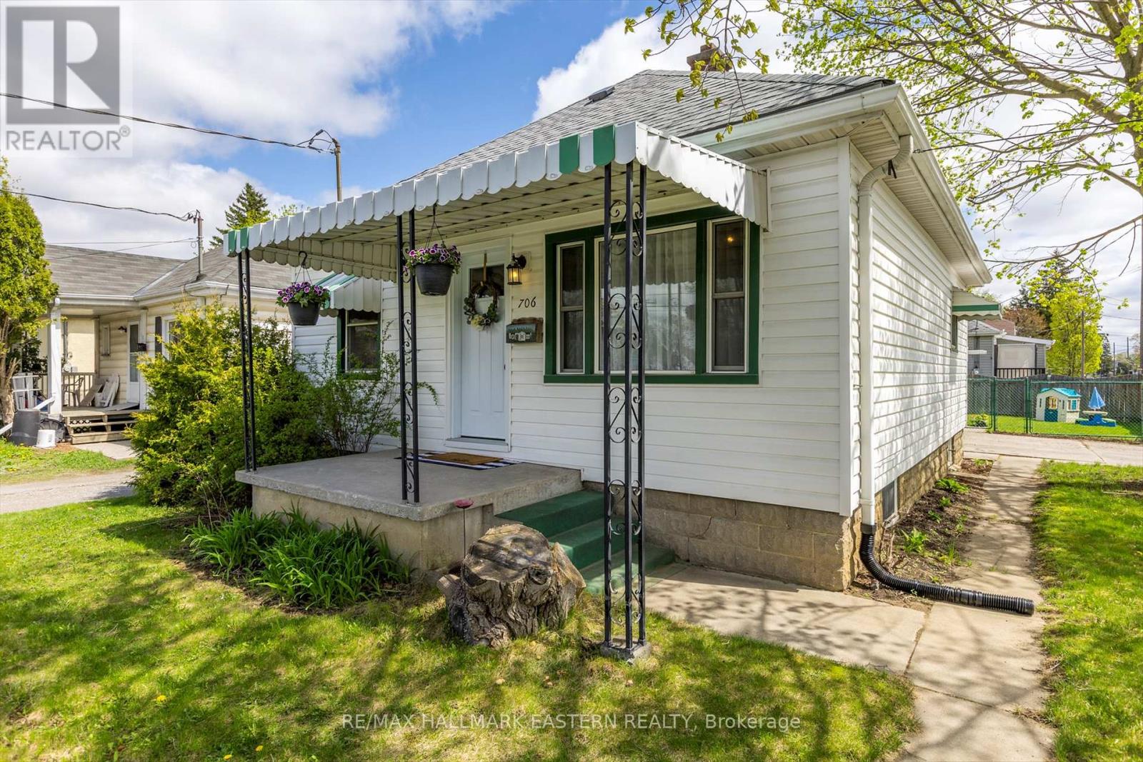 706 Monaghan Road, Peterborough (Otonabee Ward 1), Ontario  K9J 5J8 - Photo 2 - X12582614