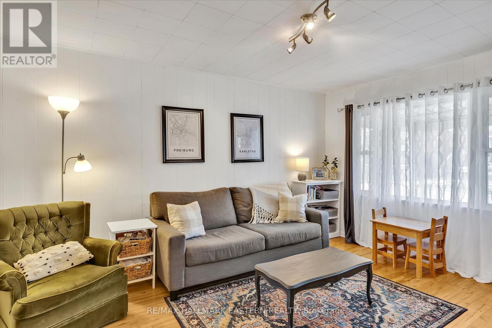 706 Monaghan Road, Peterborough (Otonabee Ward 1), Ontario  K9J 5J8 - Photo 5 - X12582614