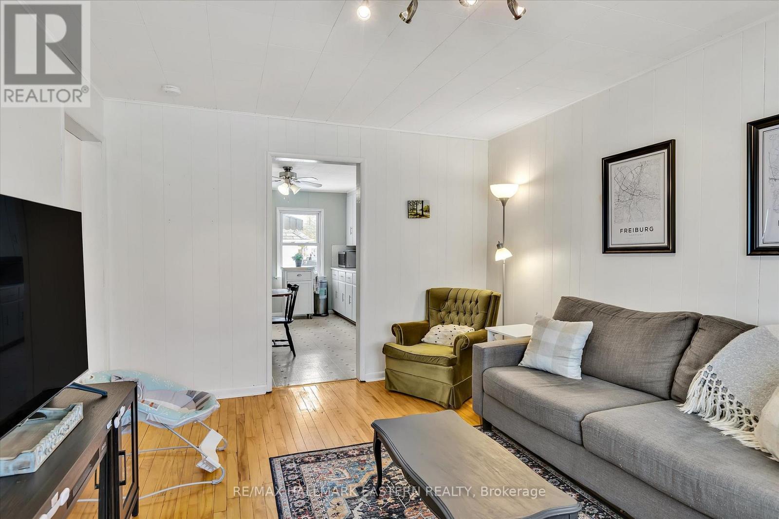 706 Monaghan Road, Peterborough (Otonabee Ward 1), Ontario  K9J 5J8 - Photo 8 - X12582614