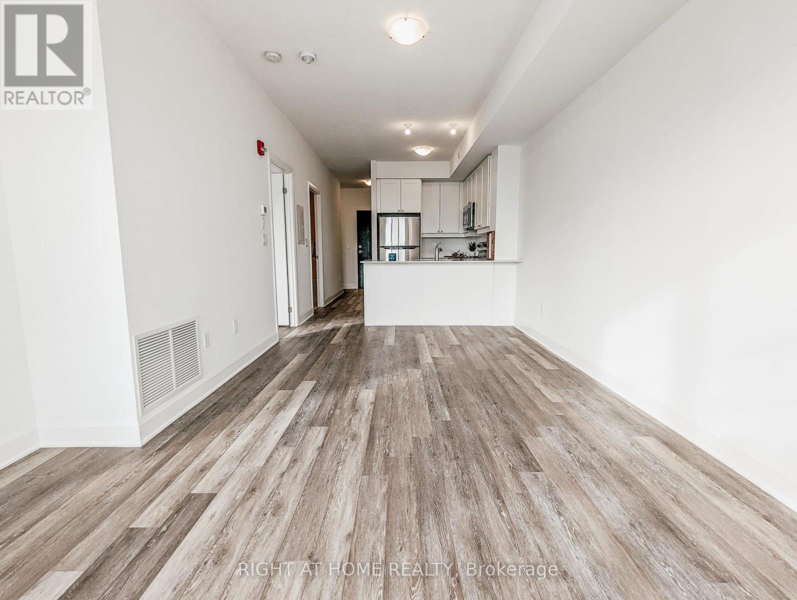 109 - 50 Lakebreeze Drive, Clarington (Newcastle), Ontario  L1B 0V9 - Photo 5 - E12582968