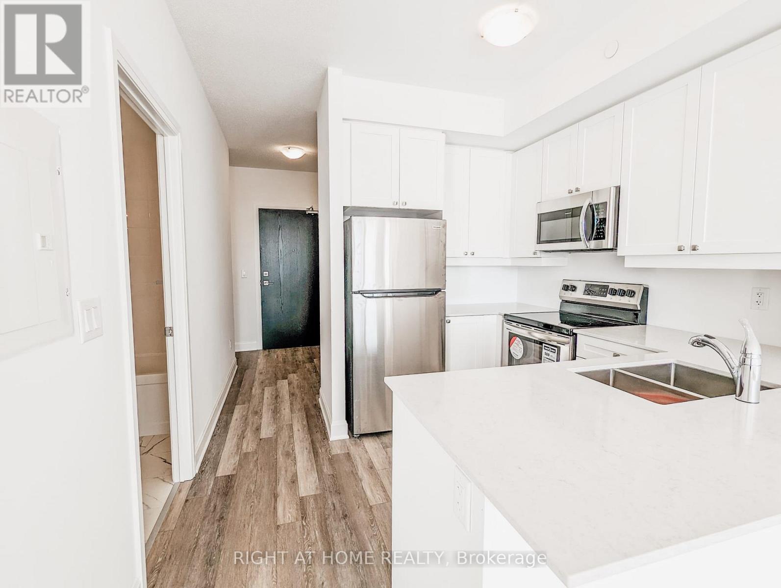 109 - 50 Lakebreeze Drive, Clarington (Newcastle), Ontario  L1B 0V9 - Photo 9 - E12582968