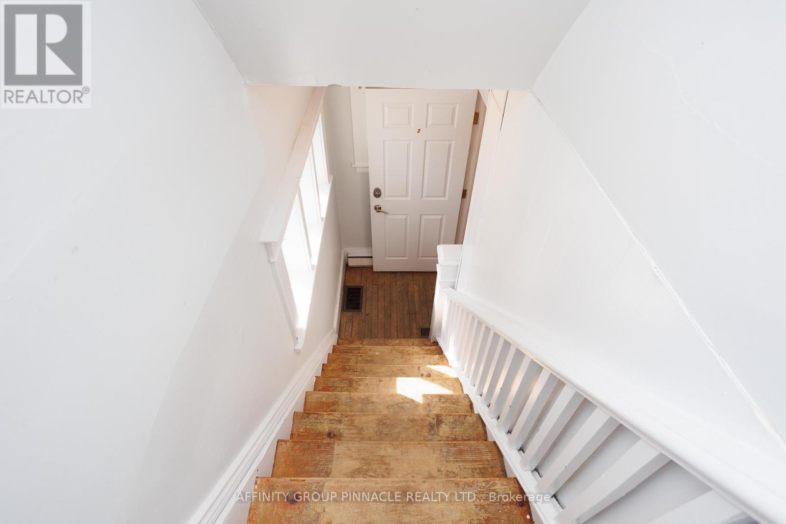 72 Melbourne Street W, Kawartha Lakes (Lindsay), Ontario  K9V 2T3 - Photo 14 - X12584422