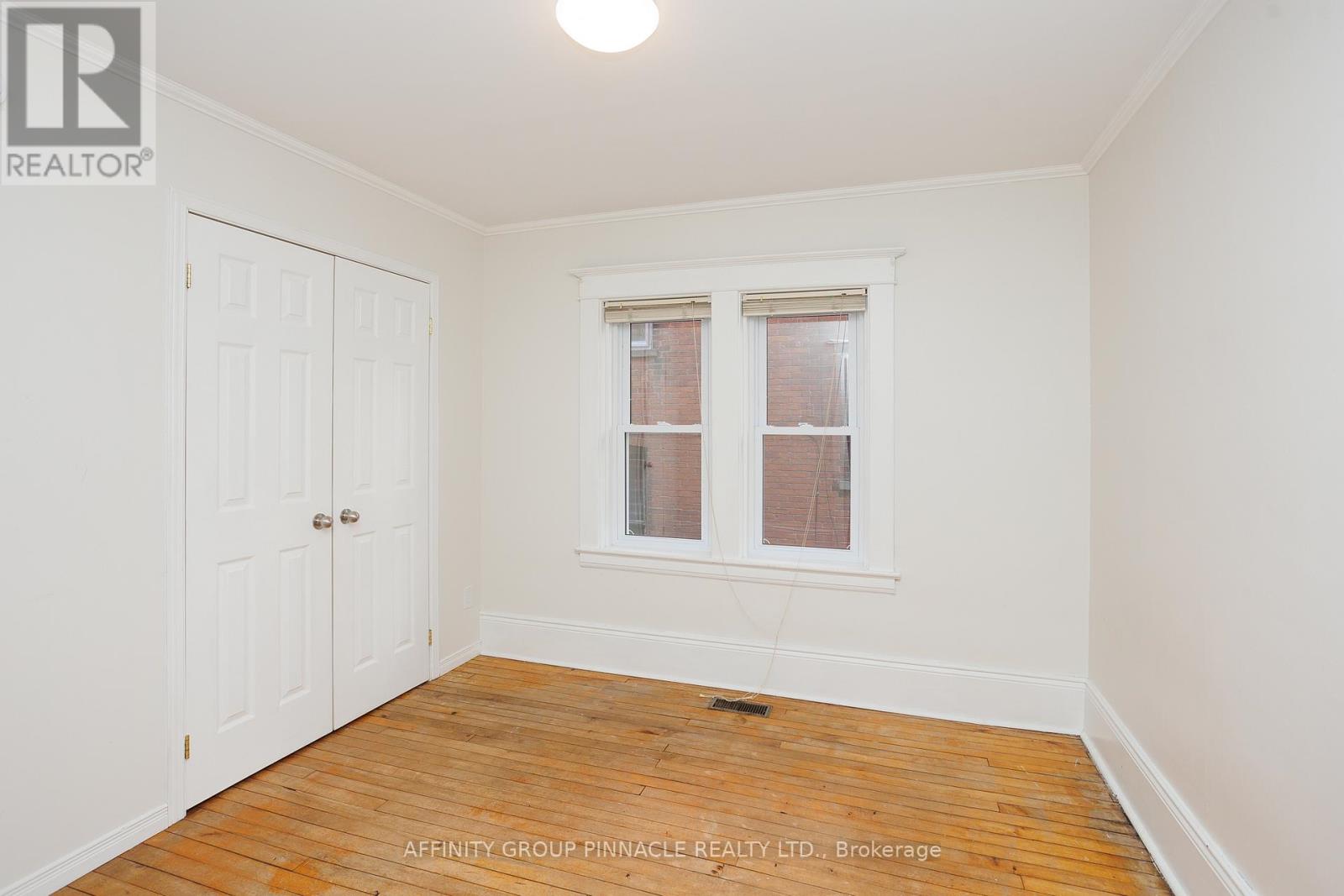 72 Melbourne Street W, Kawartha Lakes (Lindsay), Ontario  K9V 2T3 - Photo 15 - X12584422