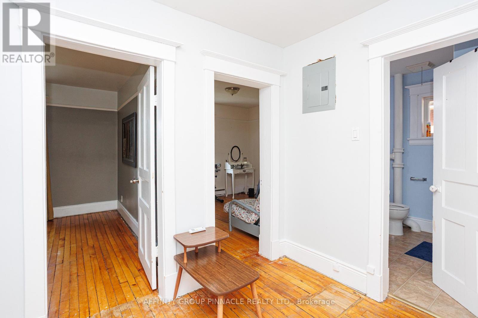 72 Melbourne Street W, Kawartha Lakes (Lindsay), Ontario  K9V 2T3 - Photo 19 - X12584422