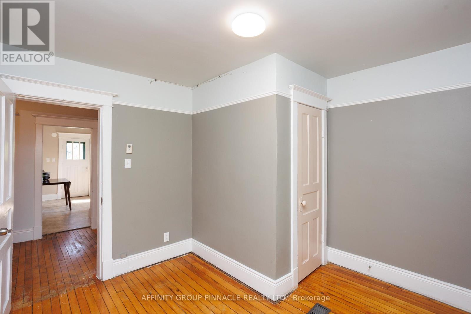 72 Melbourne Street W, Kawartha Lakes (Lindsay), Ontario  K9V 2T3 - Photo 21 - X12584422