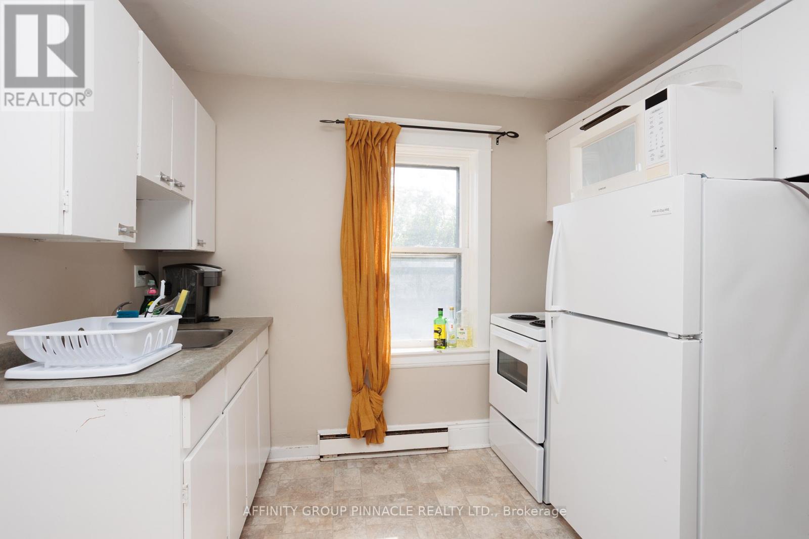 72 Melbourne Street W, Kawartha Lakes (Lindsay), Ontario  K9V 2T3 - Photo 25 - X12584422