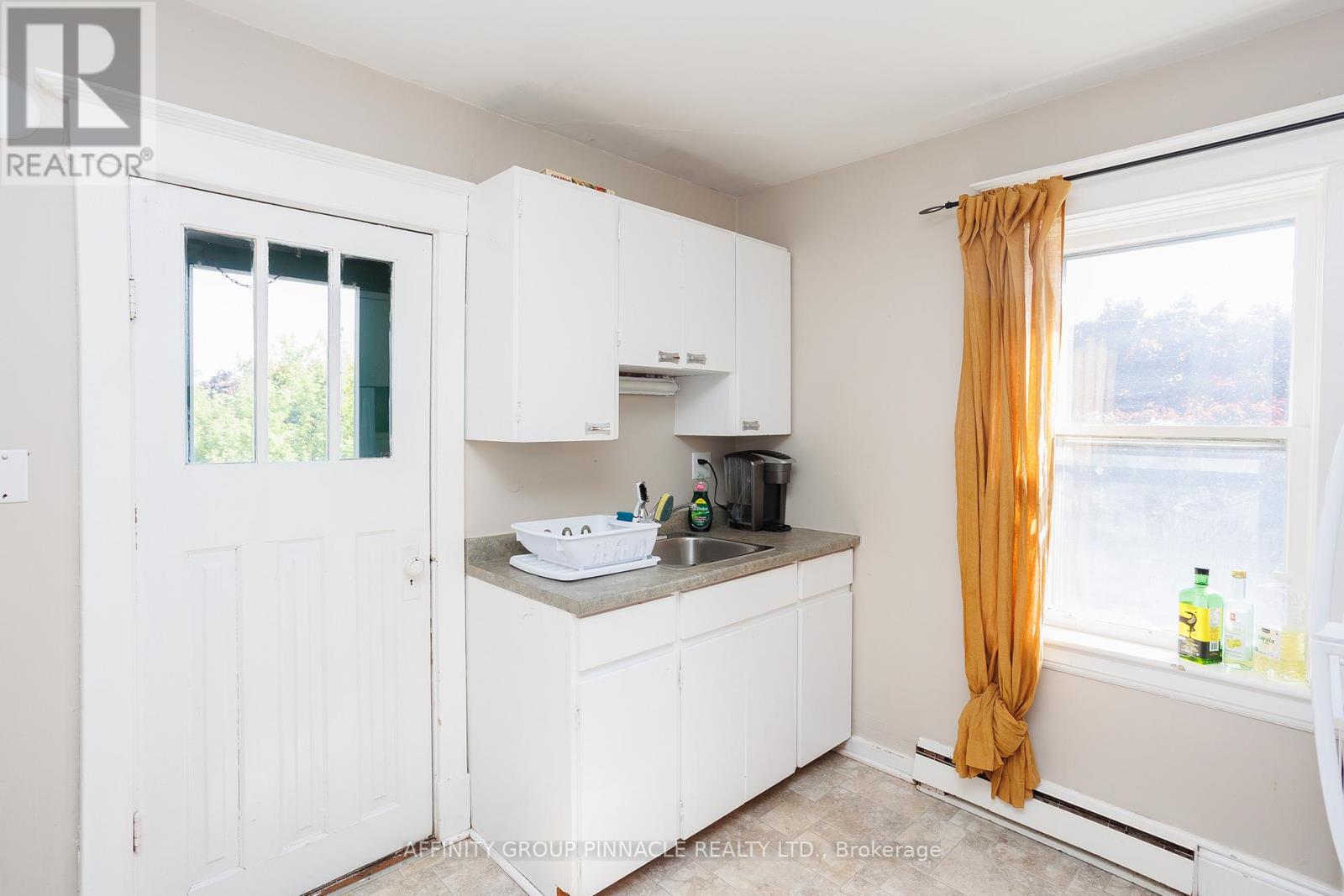 72 Melbourne Street W, Kawartha Lakes (Lindsay), Ontario  K9V 2T3 - Photo 26 - X12584422