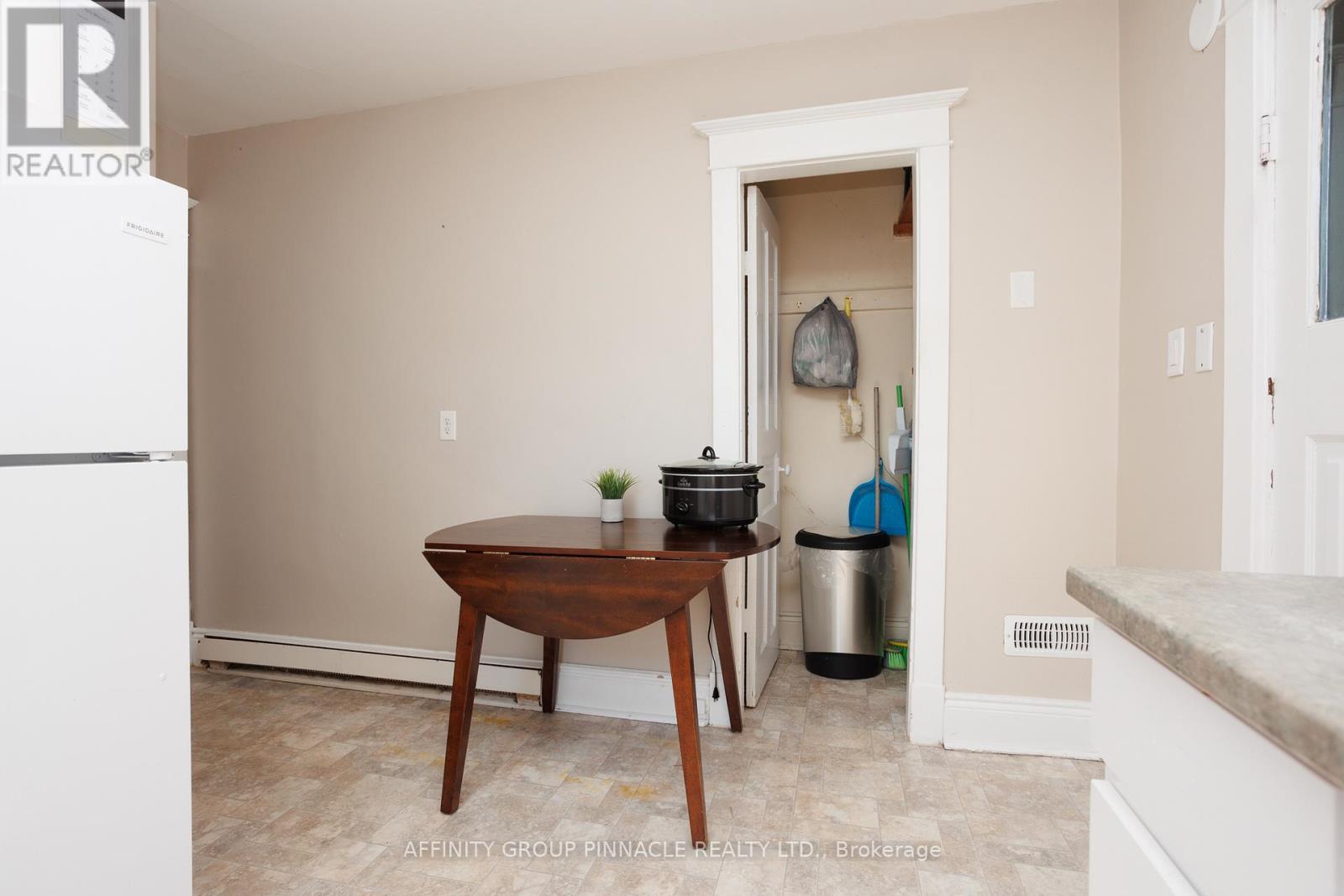 72 Melbourne Street W, Kawartha Lakes (Lindsay), Ontario  K9V 2T3 - Photo 27 - X12584422