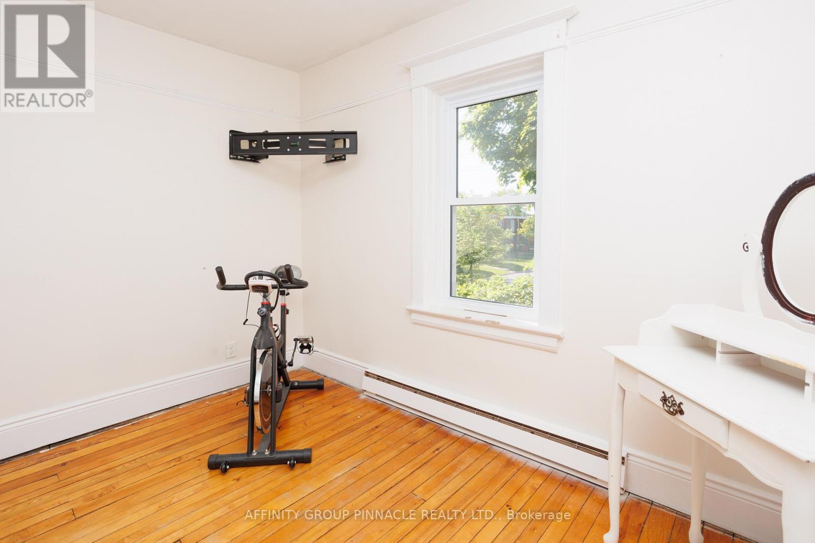 72 Melbourne Street W, Kawartha Lakes (Lindsay), Ontario  K9V 2T3 - Photo 31 - X12584422