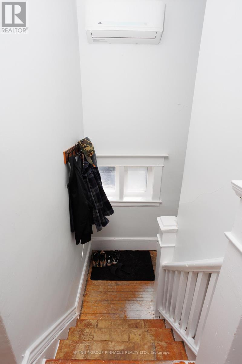 72 Melbourne Street W, Kawartha Lakes (Lindsay), Ontario  K9V 2T3 - Photo 32 - X12584422