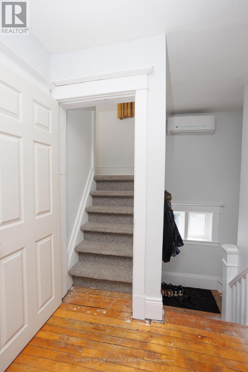 72 Melbourne Street W, Kawartha Lakes (Lindsay), Ontario  K9V 2T3 - Photo 33 - X12584422