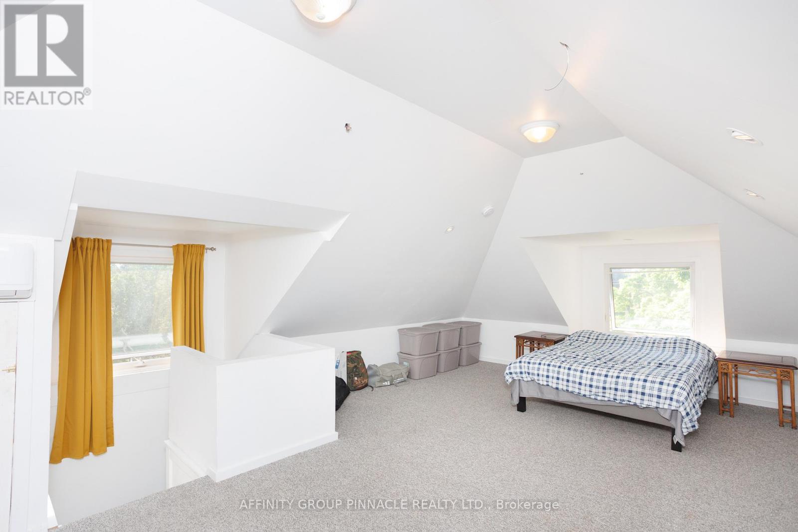 72 Melbourne Street W, Kawartha Lakes (Lindsay), Ontario  K9V 2T3 - Photo 35 - X12584422