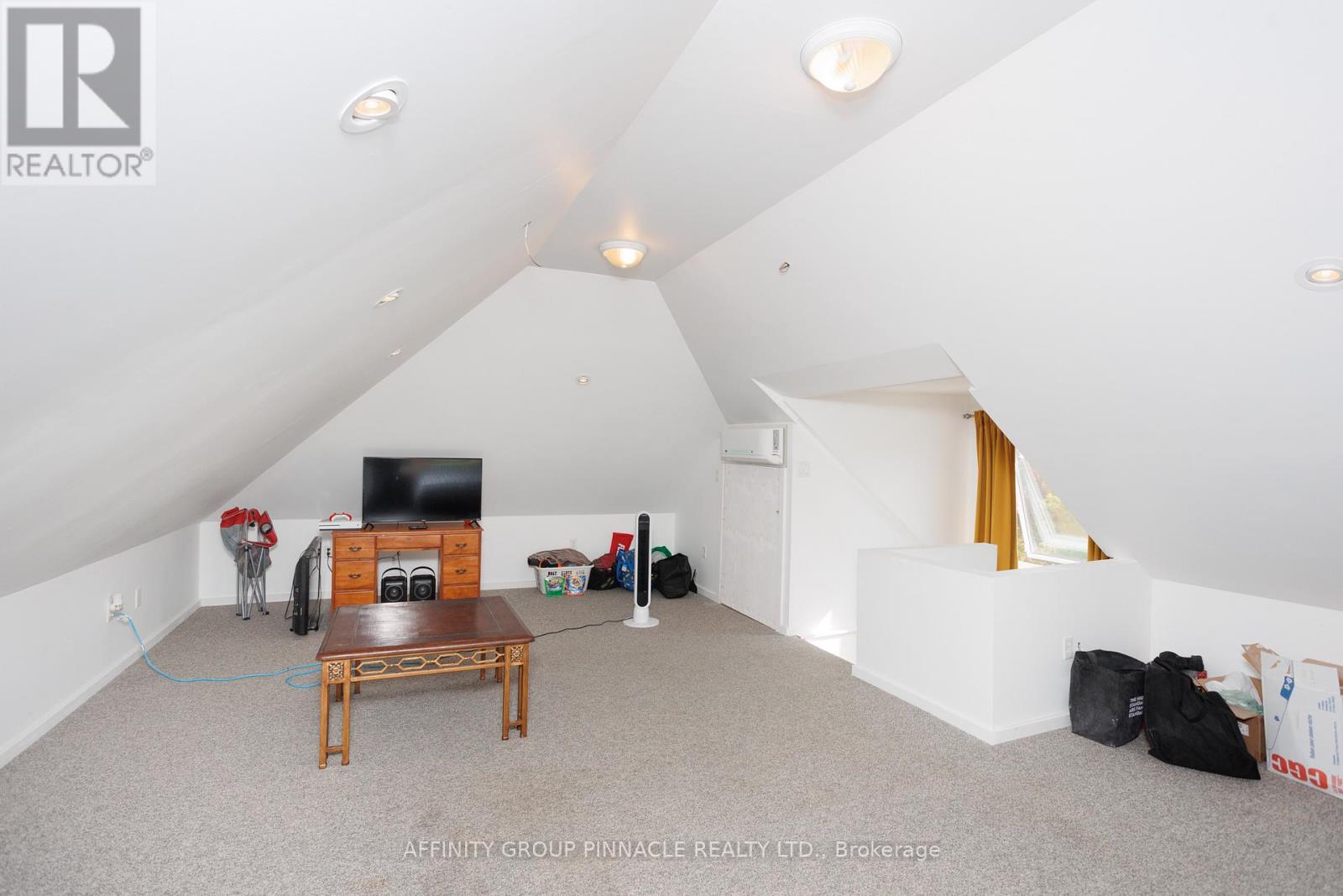 72 Melbourne Street W, Kawartha Lakes (Lindsay), Ontario  K9V 2T3 - Photo 36 - X12584422