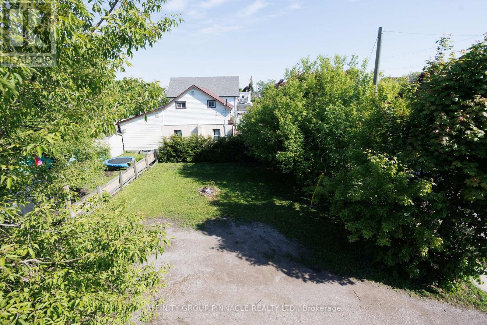 72 Melbourne Street W, Kawartha Lakes (Lindsay), Ontario  K9V 2T3 - Photo 45 - X12584422