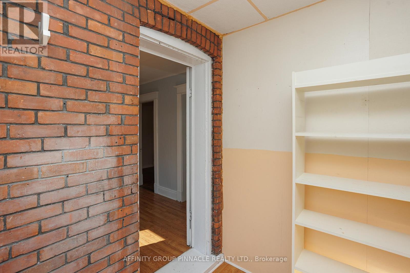 72 Melbourne Street W, Kawartha Lakes (Lindsay), Ontario  K9V 2T3 - Photo 8 - X12584422