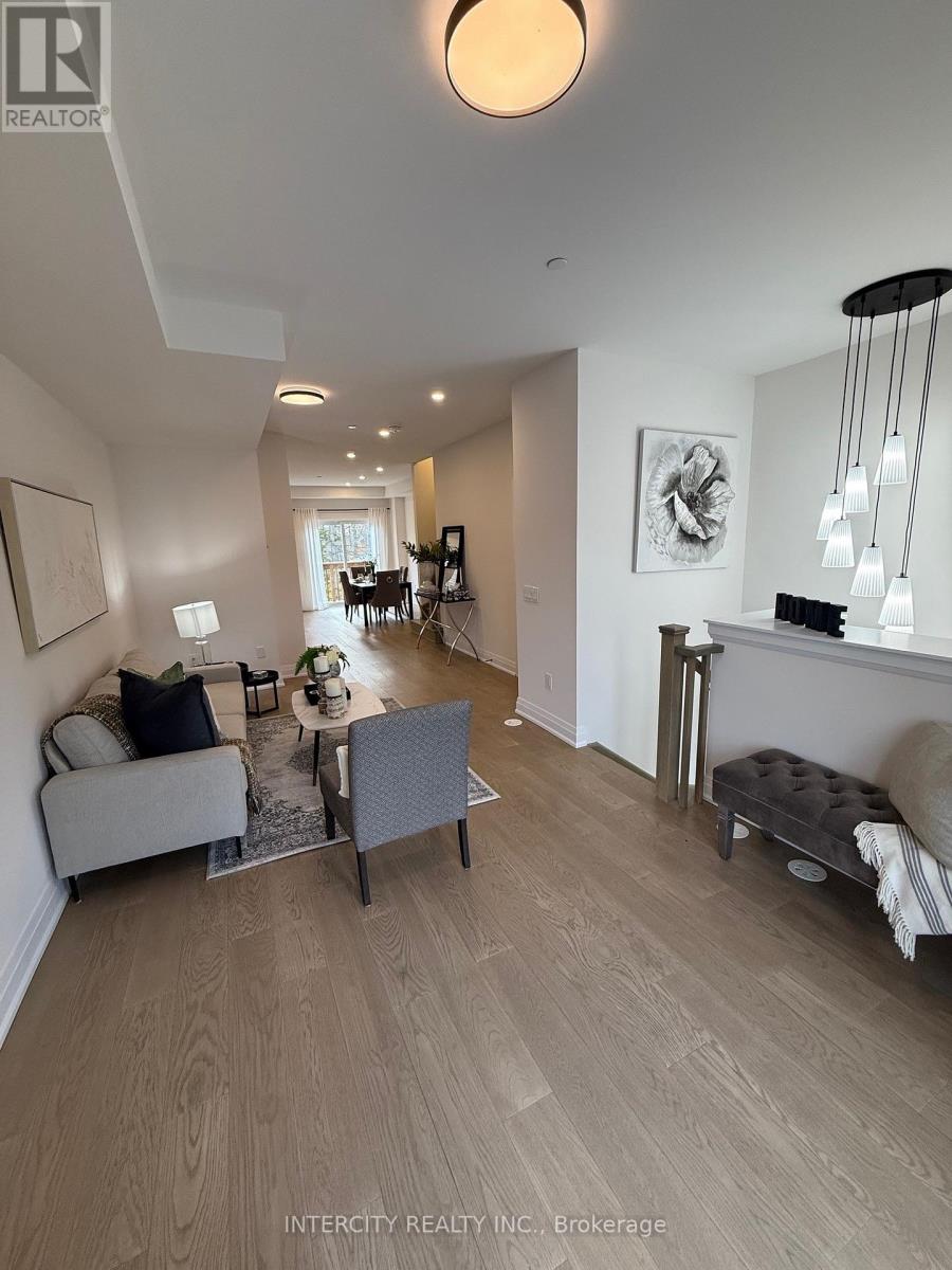 67 Marret Lane, Clarington (Newcastle), Ontario  L1B 1J2 - Photo 4 - E12584626