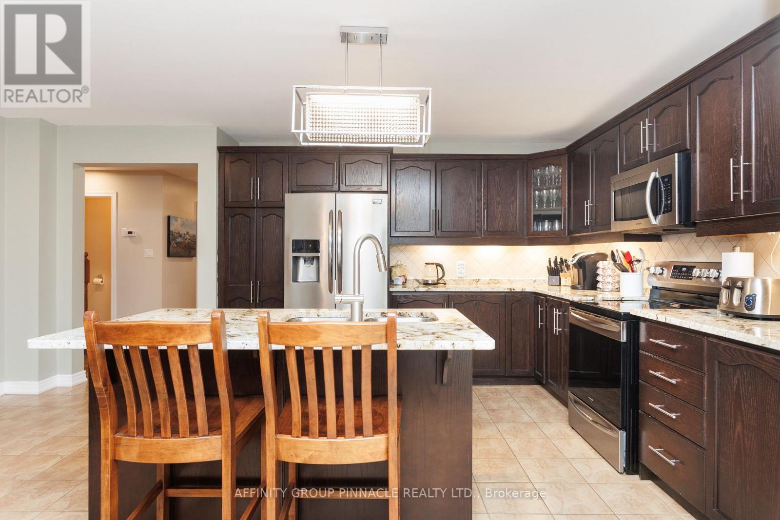 8 Horton Place, Kawartha Lakes (Lindsay), Ontario  K9V 0C2 - Photo 12 - X12585116