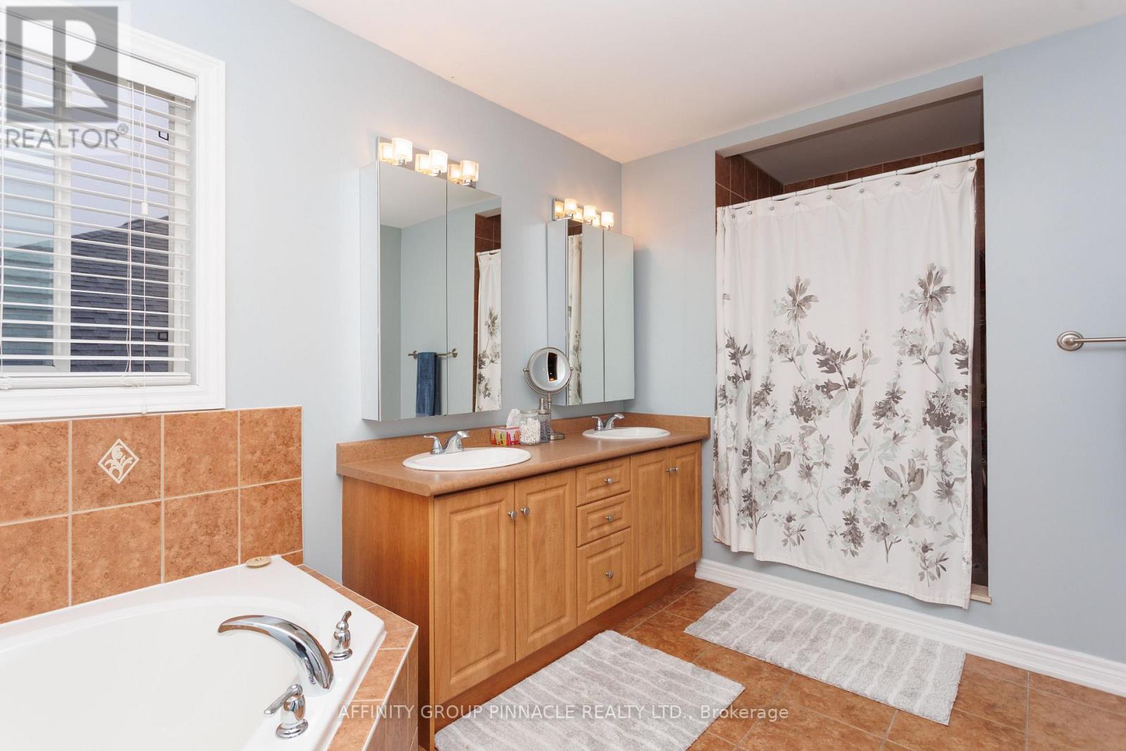 8 Horton Place, Kawartha Lakes (Lindsay), Ontario  K9V 0C2 - Photo 24 - X12585116