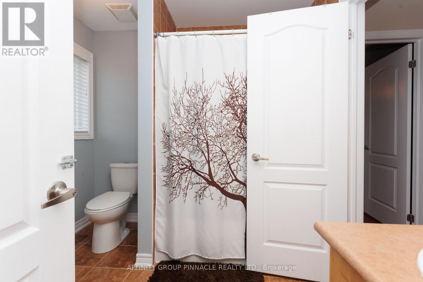 8 Horton Place, Kawartha Lakes (Lindsay), Ontario  K9V 0C2 - Photo 32 - X12585116